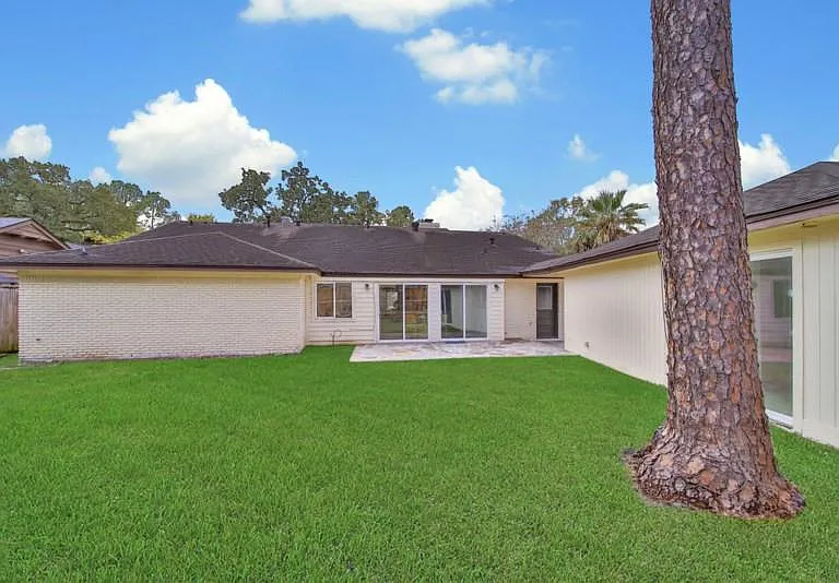 10042 Briar Forest Dr — Photo 49