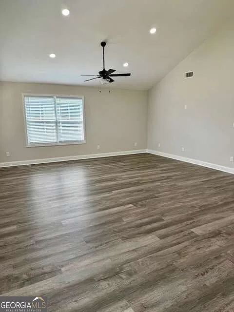 3 bed, 2.0 bath, $1,800 — Photo 2