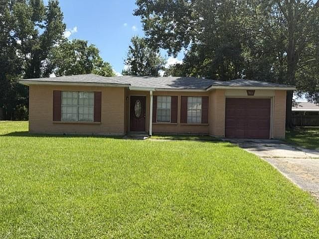 1st image of 901 Forest Loop
