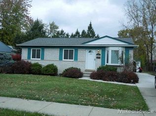 2151 Garry Dr, Troy, MI 48083
