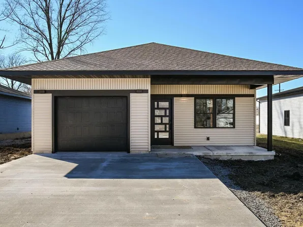 813 N 27th St, Herrin, IL 62948