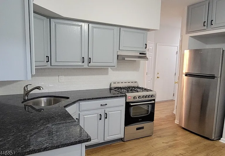 117 Forest St #2L — Photo 2