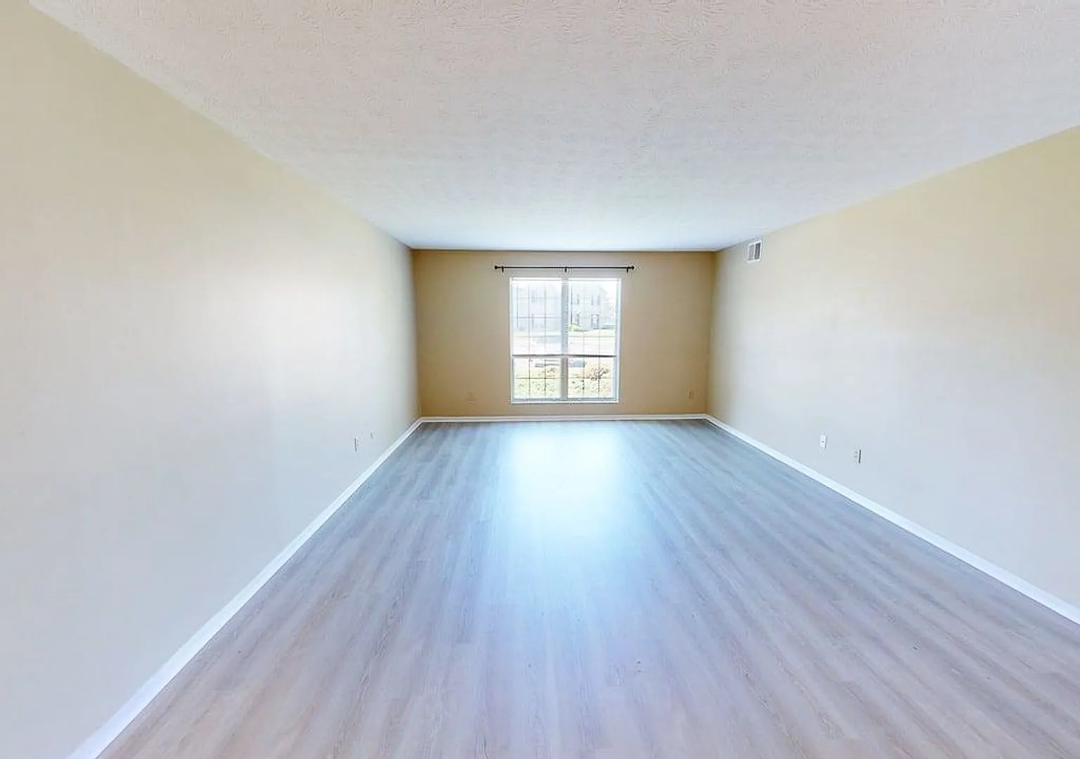 2064 Park Run Dr. Apt C — Photo 4