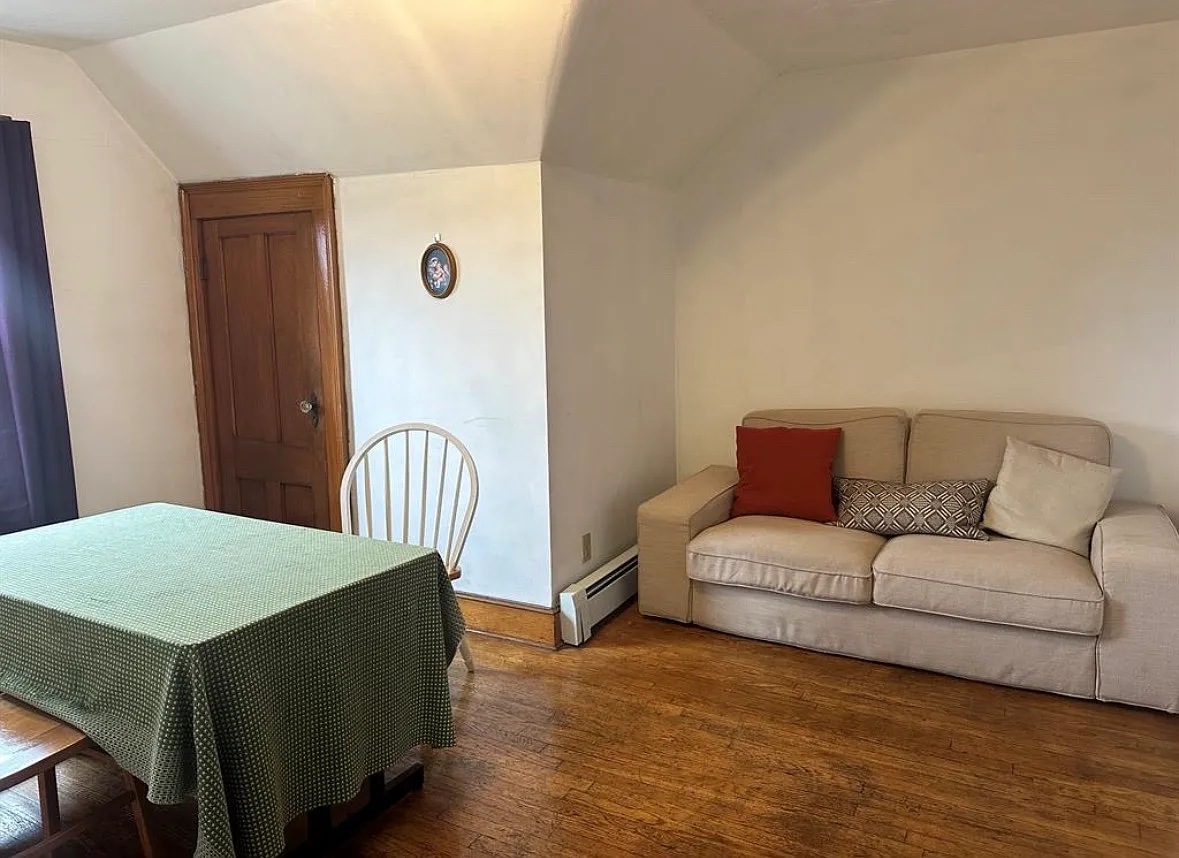 2 bed, 850 sqft, $1,900 — Photo 2