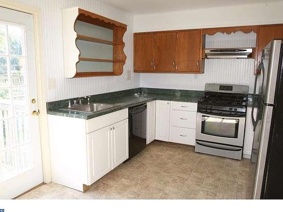 5th image of 303 Brookside Ave