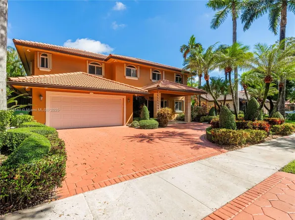 8311 NW 166th Ter, Miami Lakes, FL 33016