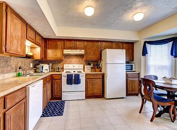 2nd image of 117 Sterling Ct #0