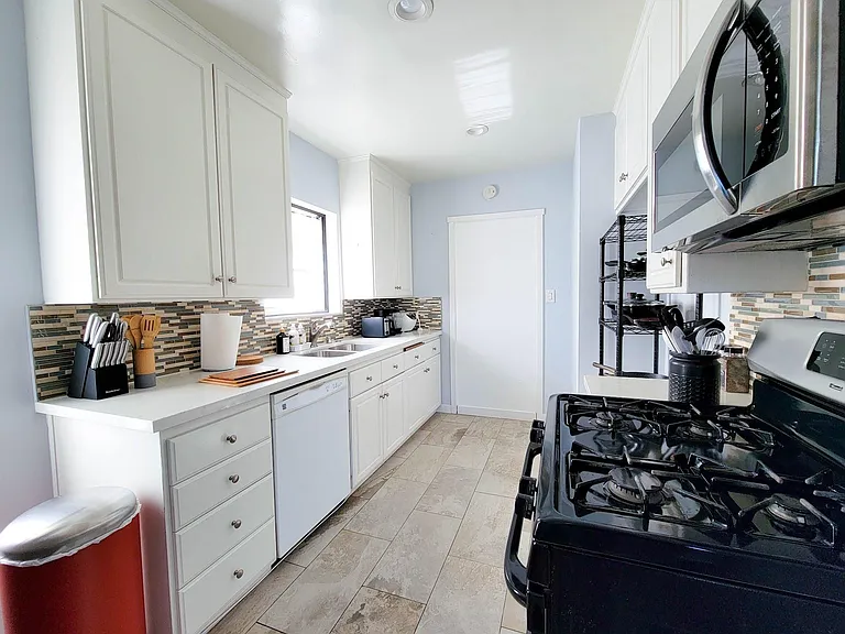 2737 Portobello Dr — Photo 11