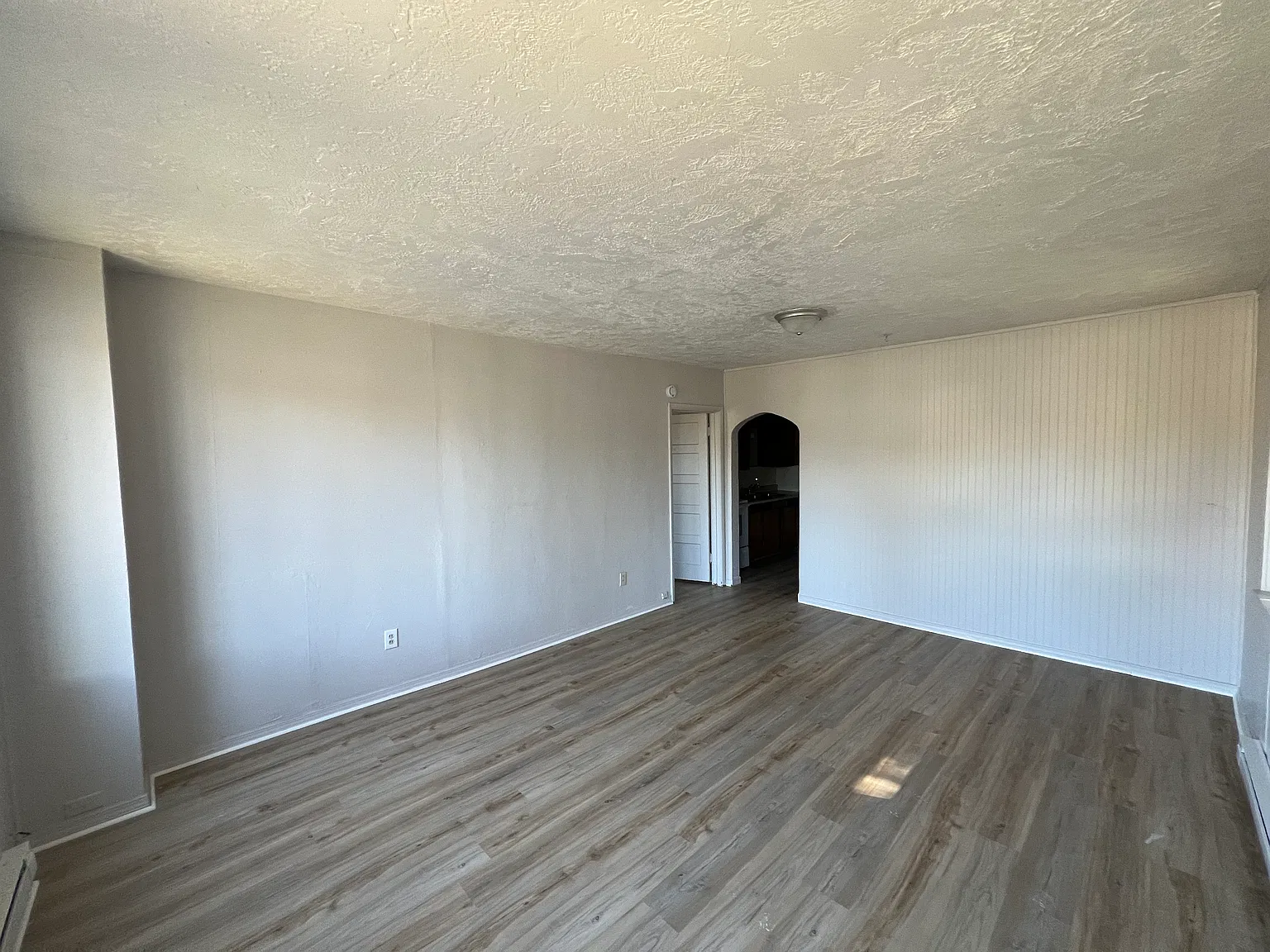 1 bed, 700 sqft, $1,300 — Photo 4
