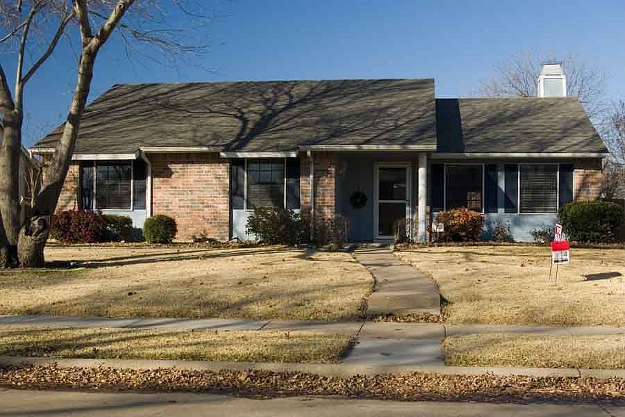 1,404 sf home, 3 bed,2 bath Walk to daycare, Plano ISD elem and middle schools