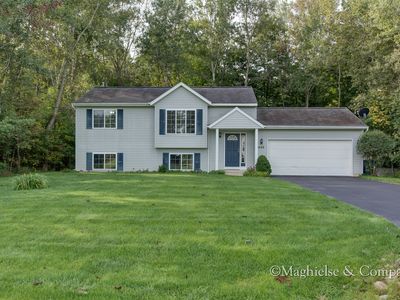 6440 Fox Run Dr NE, Rockford, MI, 49341