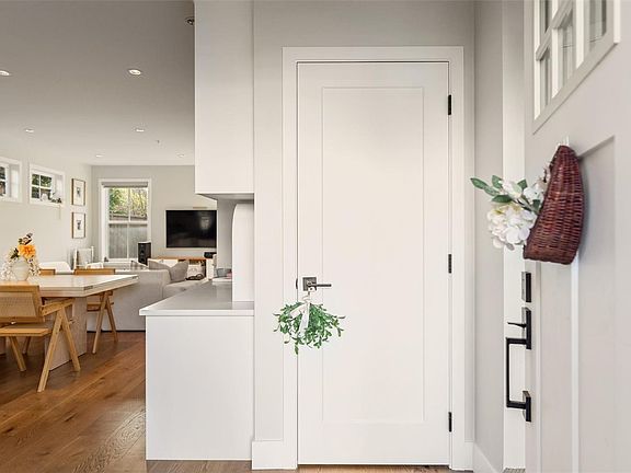 5th image of 3120 Washington Ave #1