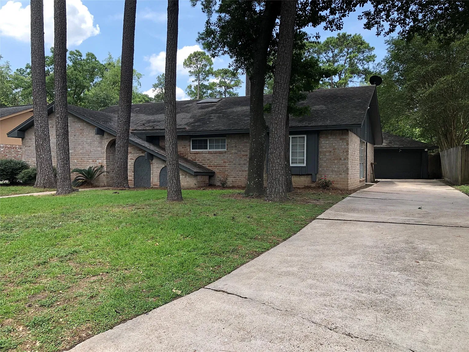 3 bed, 2.0 bath, 1860 sqft, $1,750 — Photo 2
