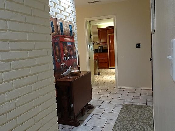 4th image of 1609 Sandalwood Ln