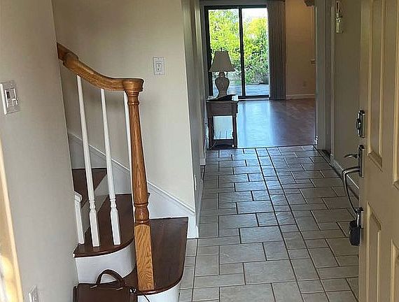 4th image of 68 Southgate Cir
