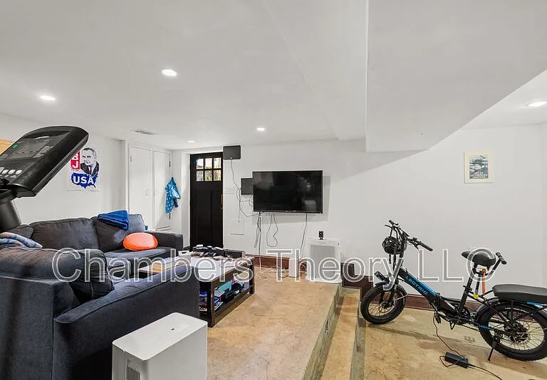 3532 Warder St NW — Photo 35