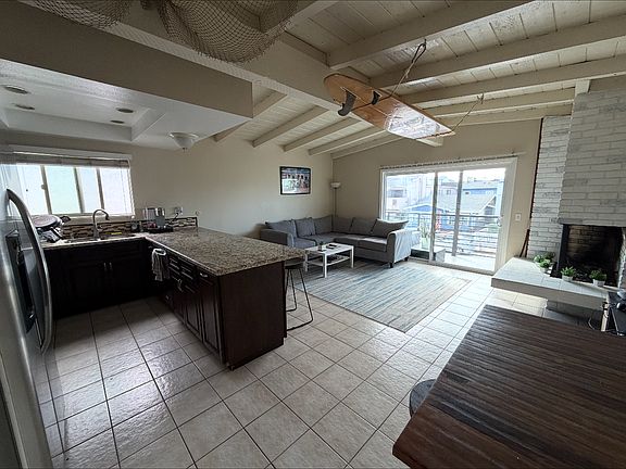 2nd image of 122 30th St #B