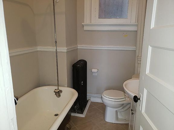 5th image of 2906 Monument Ave APT 6