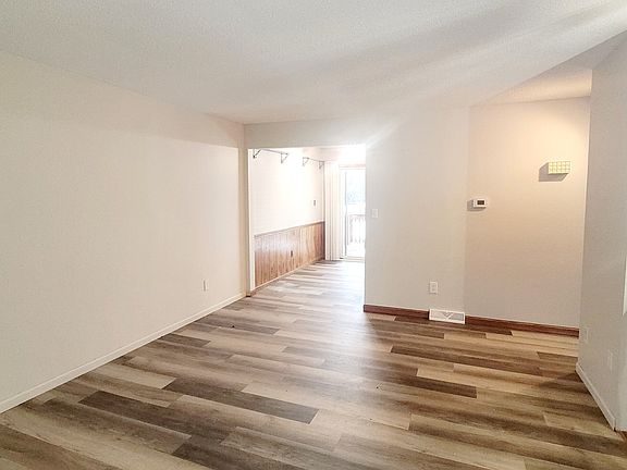 Living room opening to eat in kitchen/dining area
