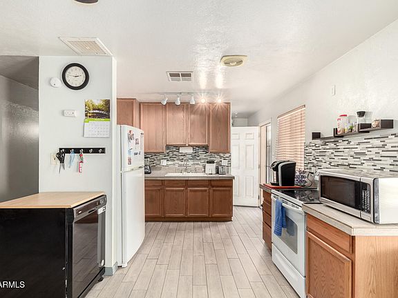 4th image of 3736 W HAZELWOOD Street