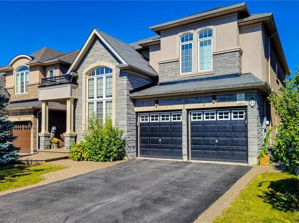 23 Curran Rd, Hamilton, ON L9K 0H4