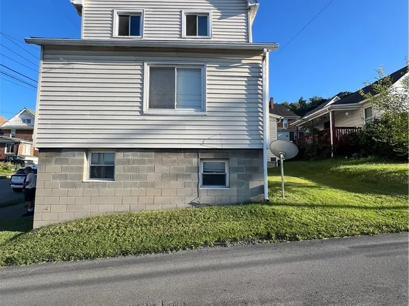 316 9th St, Ellwood City, PA 16117