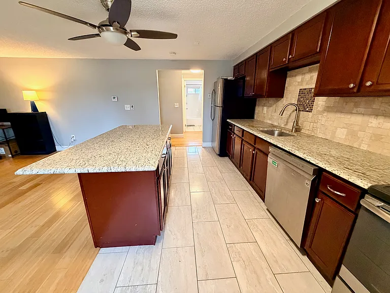 31 Scully Ave #C — Photo 11