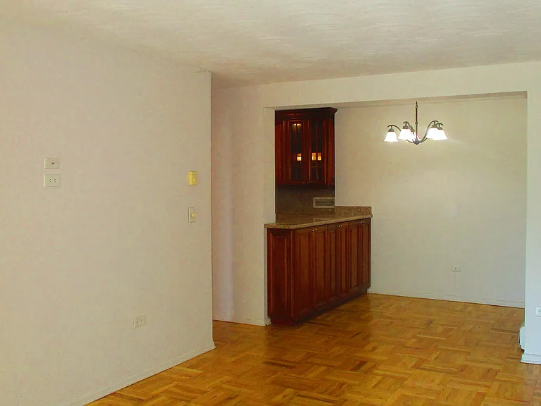 87 Glenbrook Rd #2E — Photo 9