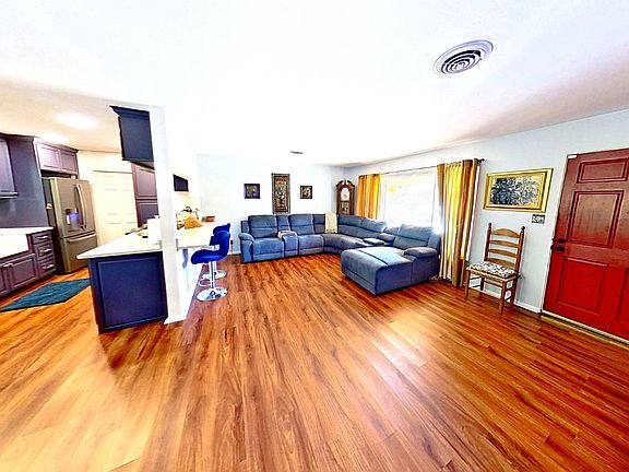 3rd image of 2609 Darwin Ave