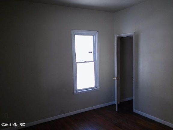 5th image of 879 Lavette Ave