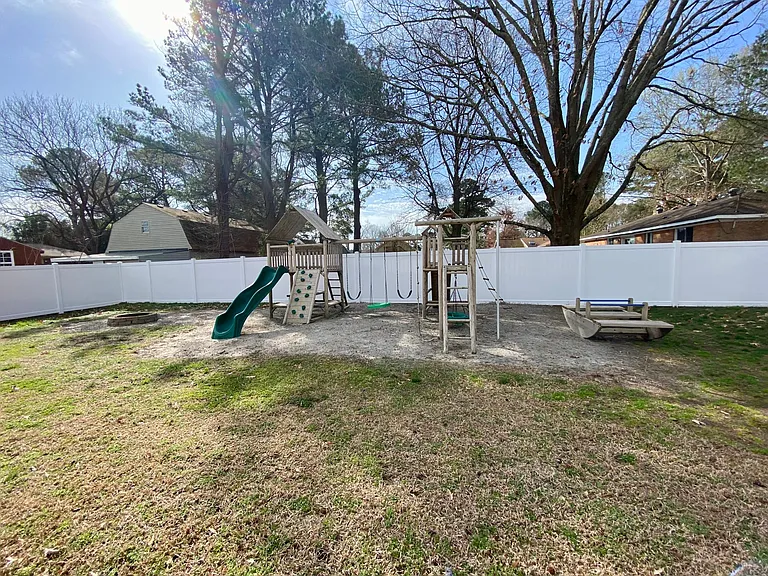 1013 Vanderploeg Dr — Photo 15