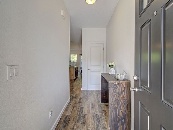 5th image of 249 N 43rd Pl