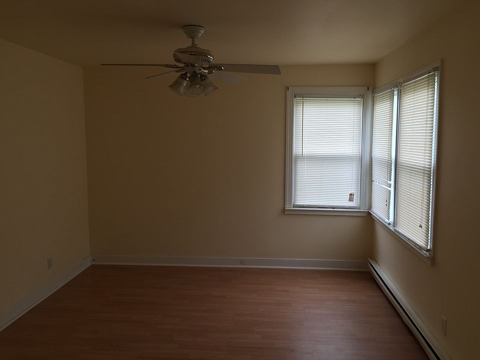 2nd image of 3203 Winchester St