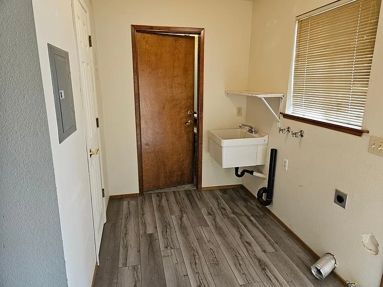 20351 Greenview Dr — Photo 8