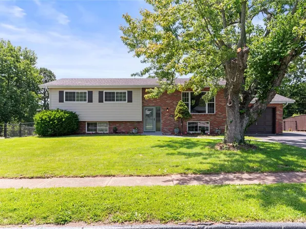 2144 Wildwind Ln, High Ridge, MO 63049