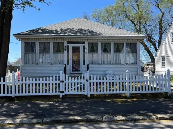 98 Clews St, Pawtucket, RI 02861