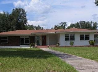 221 E Grape St, Bowling Green, FL 33834