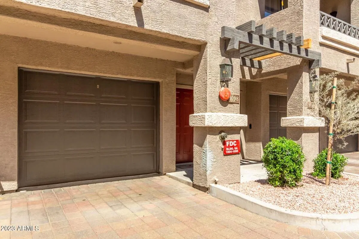 Amazing Townhome in Gated Community! — Photo 4