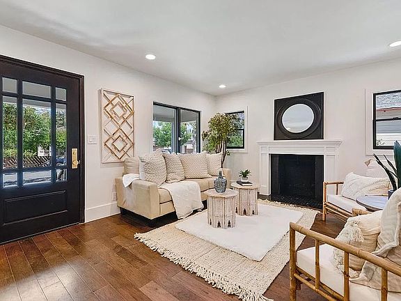 3rd image of 3689 Park Blvd