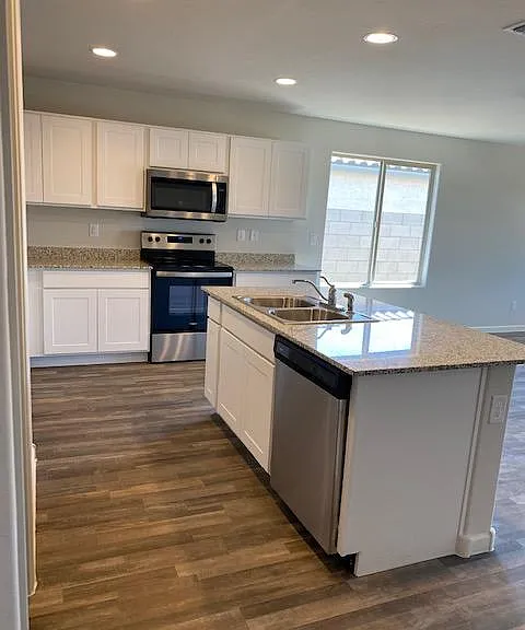 797 S Silvercreek Ln — Photo 3