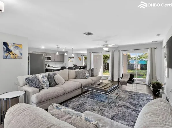 8245 NW 1st Pl, Miami, FL 33150