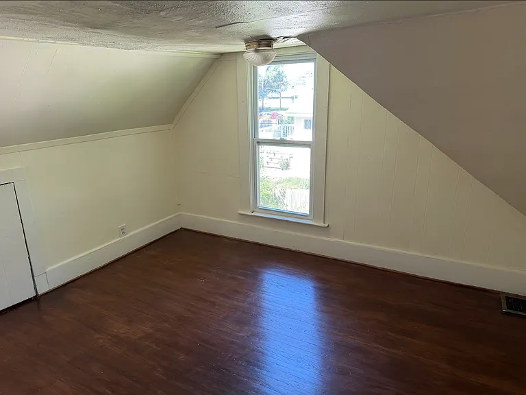 302 E Briggs Ave #1 — Photo 5