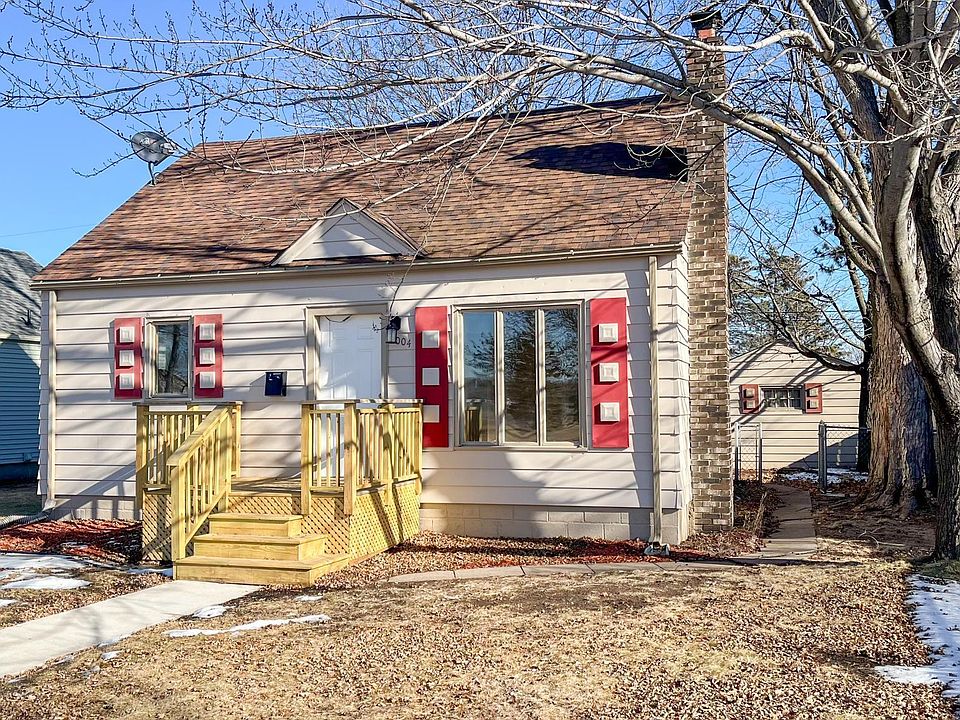 1st image of 1004 McKinley Pl S