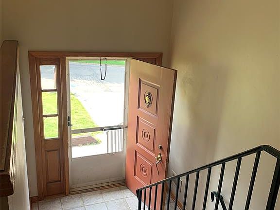 3rd image of 4512 Marshall Dr W