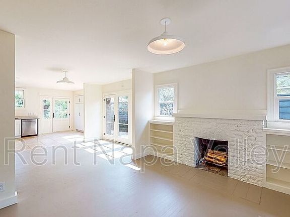 4th image of 945 Brown St