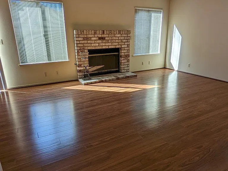 Living room (14.5' x 18') and gas fireplace
