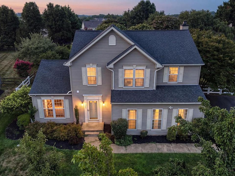 1st image of 705 Pinewood Dr