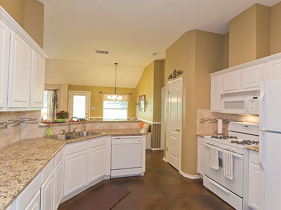 3rd image of 6900 Bancroft Woods Dr