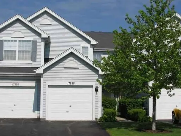 17888 W Braewick Rd, Gurnee, IL 60031