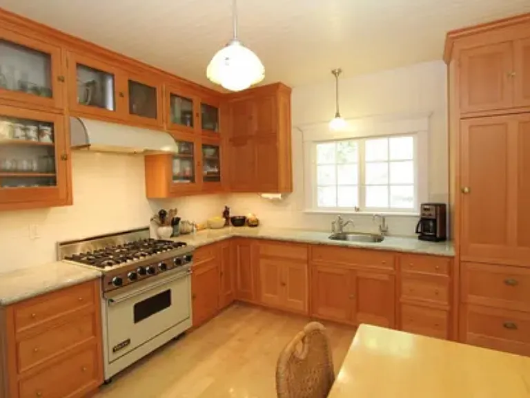 2702 Virginia St — Photo 12